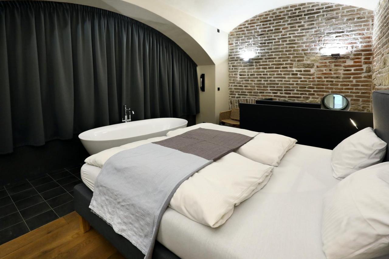 American Loft In The Heart Of Прага Экстерьер фото