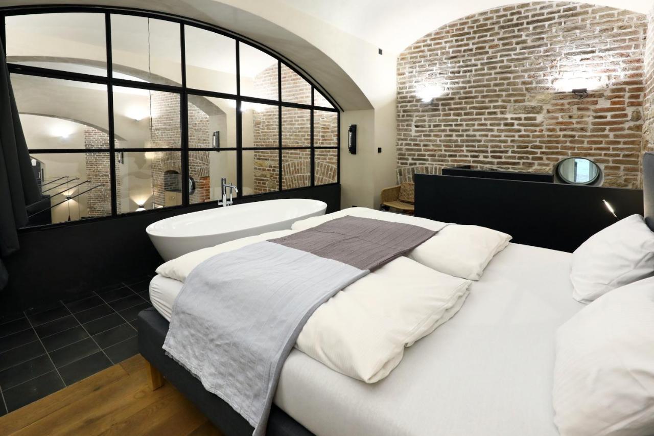 American Loft In The Heart Of Прага Экстерьер фото